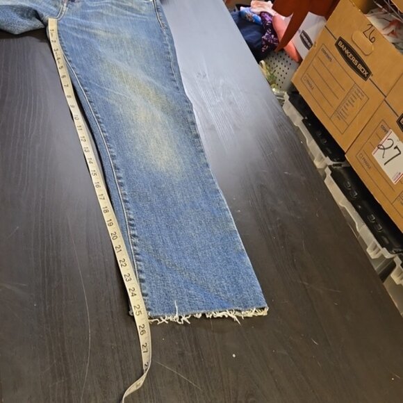 Daze Shy Girl High Rise Crop Flare Leg Jeans Raw Hem Medium Wash Size 28 - Picture 13 of 13